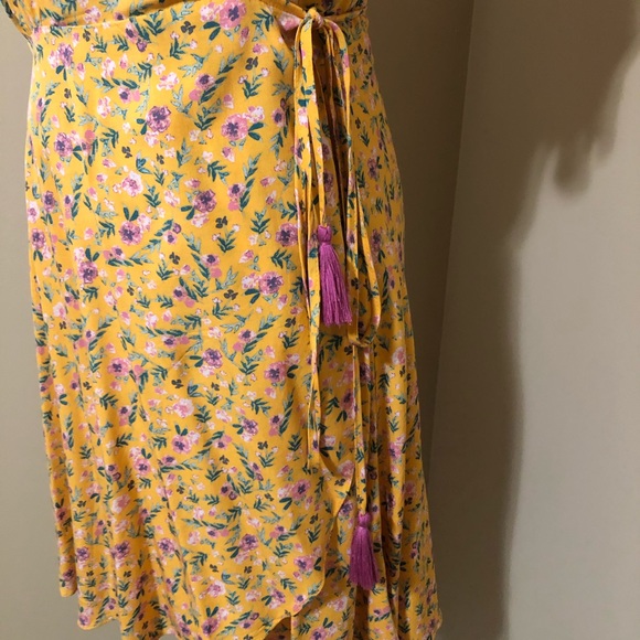 Yellow floral printed wrap dress - Picture 2 of 5